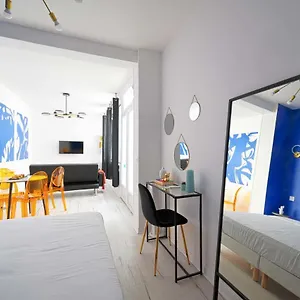 Modern Large For 3 Appartement