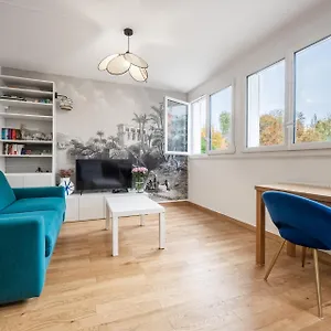 Paris: 2p Refait à Neuf Et Idéalement Desservi Appartement